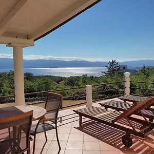 https://holiday-home-with-sea-view.primorje-gorskikotar.com