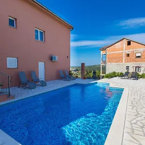 https://apartments-dt.primorje-gorskikotar.com